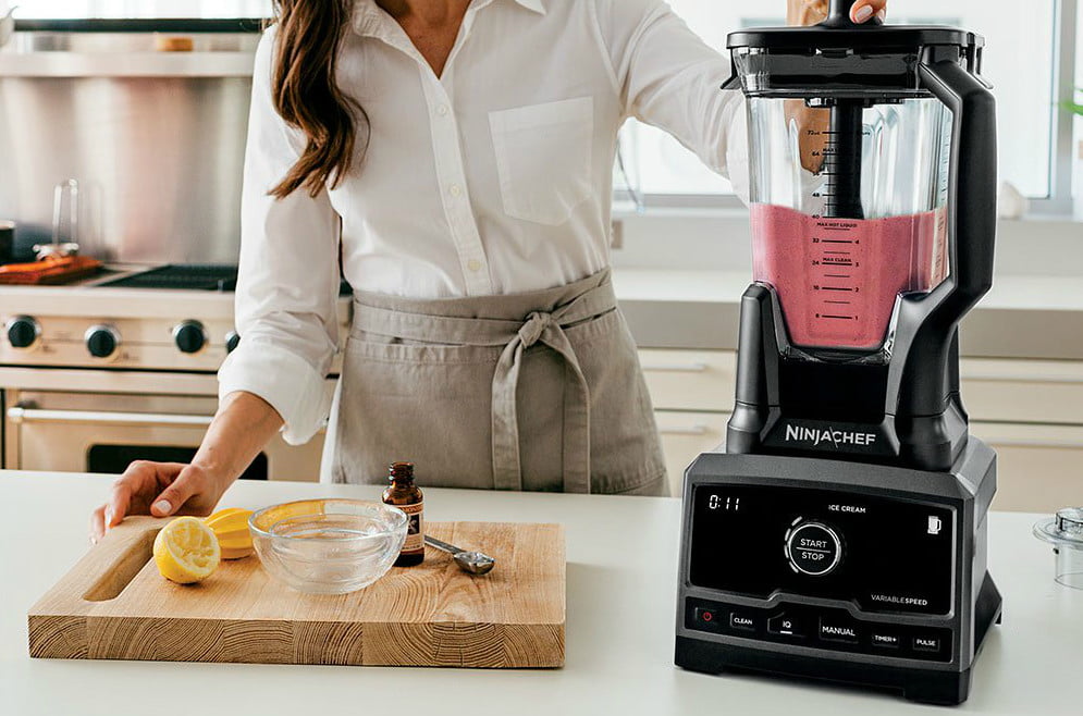 Top 5 Best Blenders For Smoothies And Juicing (Review) In 2022